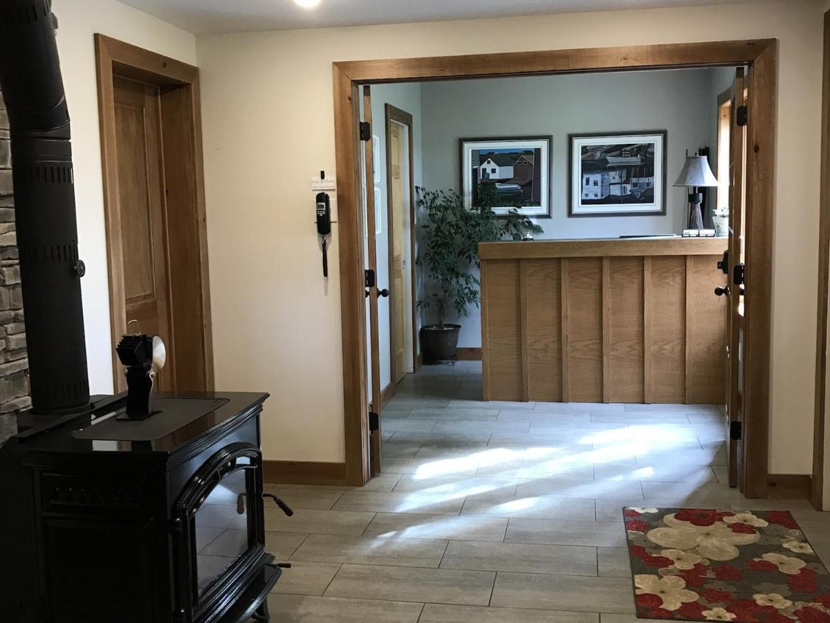 Wildflowers Country Inn ロッキー・ハーバー エクステリア 写真